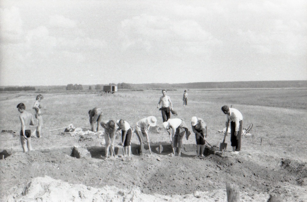 Proczess Arheologicheskih Raskopok Savina 1984